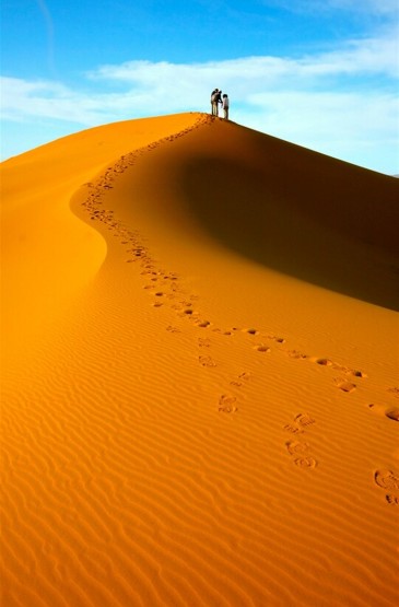荒漠无垠的沙漠自然风光手机壁纸