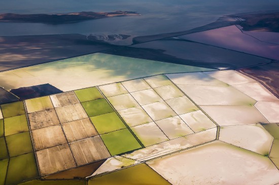 大盐湖的太阳能蒸发池图