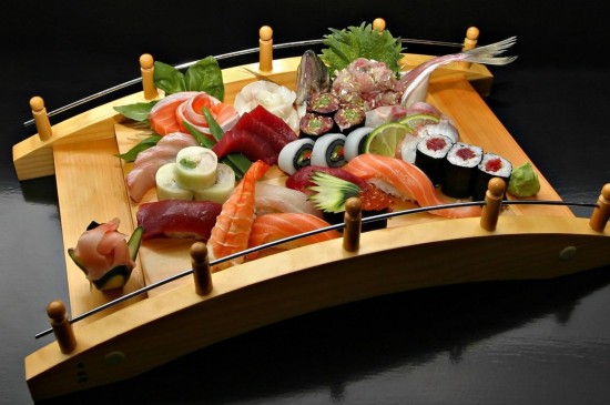 日本美食生鱼片寿司图片
