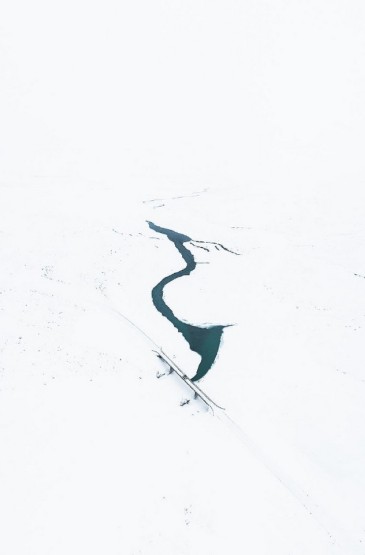 冰岛唯美雪景风光锁屏壁纸