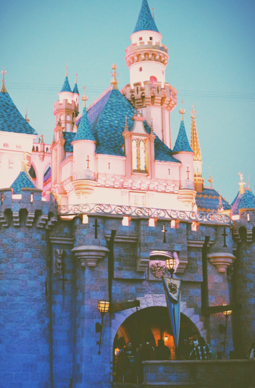 迪士尼城堡风景高清手机壁纸图片