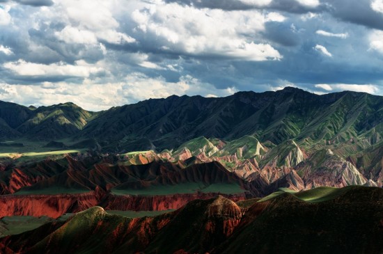 新疆努尔加大峡谷唯美高清桌面壁纸