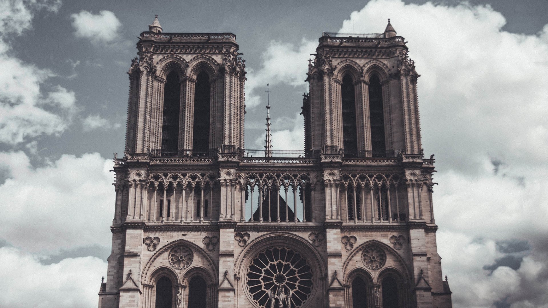 法国巴黎圣母院美景建筑天空欧美桌面壁纸
