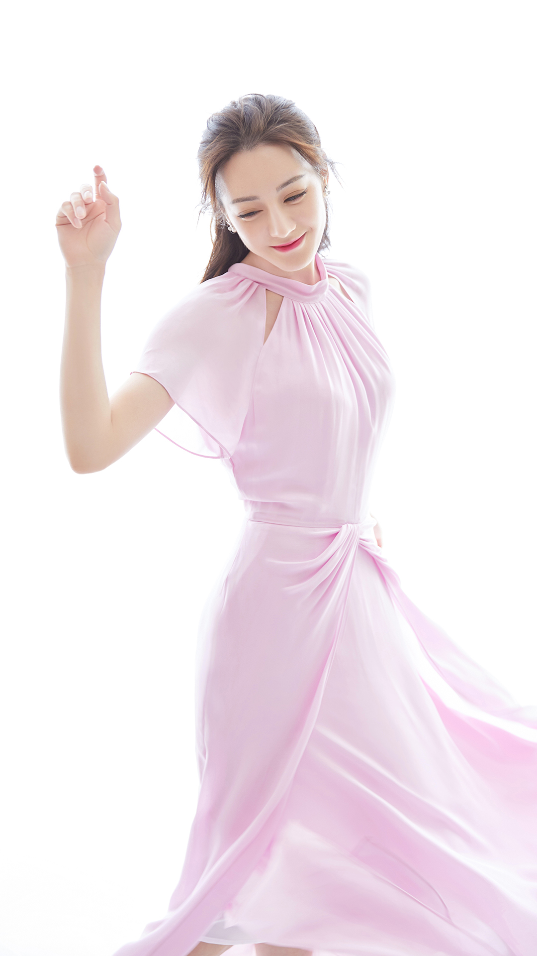 迪丽热巴粉色裙性感时尚写真图片手机壁纸