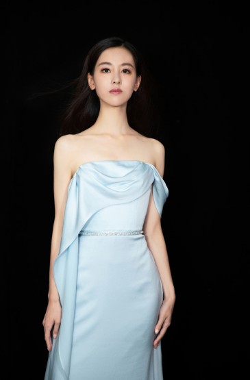 陈都灵蓝色长裙优雅写真图片