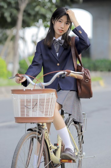 日系清纯美女学生制服甜美迷人写真图片