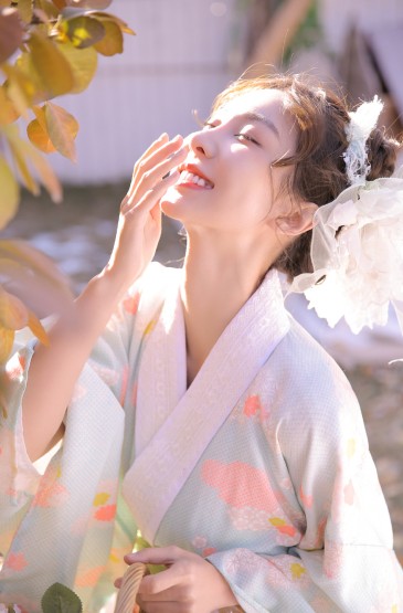 日本和服美女粉嫩甜美诱人性感写真