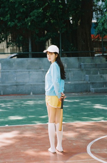 网球少女胶片风性感操场写真